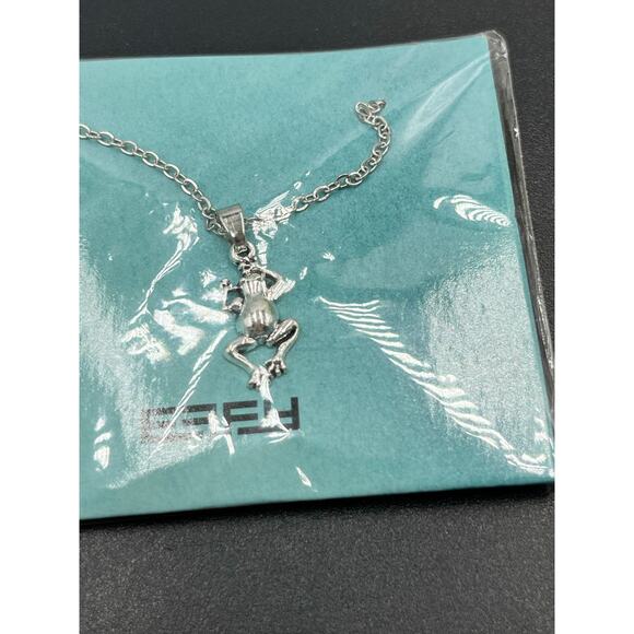 EFFY Silver Plated Frog Prince Charming Minimalist Pendant Necklace New 18” - Picture 3 of 4